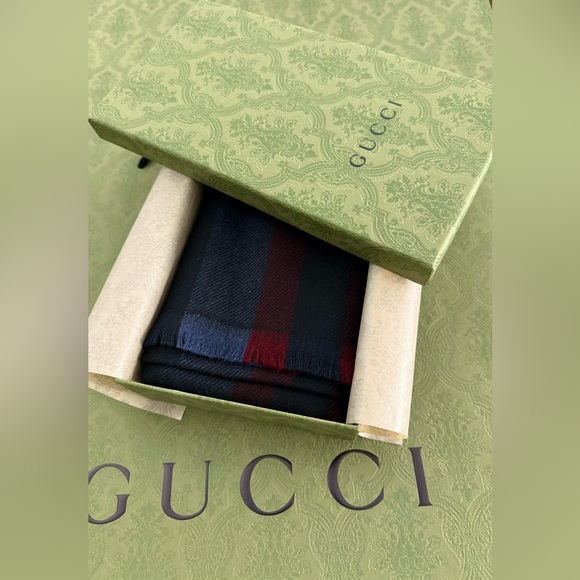 New GUCCI WOOL SCARF/SHAWL💙❤️ - Picture 8 of 10